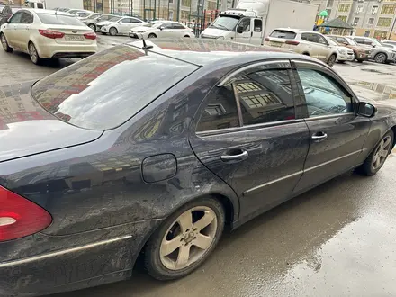 Mercedes-Benz E 320 2005 года за 5 500 000 тг. в Атырау – фото 4