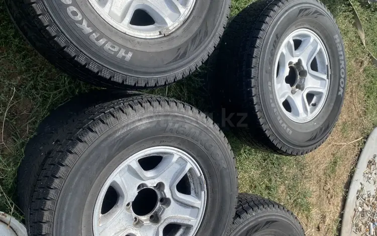 Комплект диски с шинами 265/70/16 265/70R16, зимние. за 180 000 тг. в Алматы