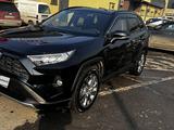 Toyota RAV4 2020 года за 15 400 000 тг. в Алматы – фото 3