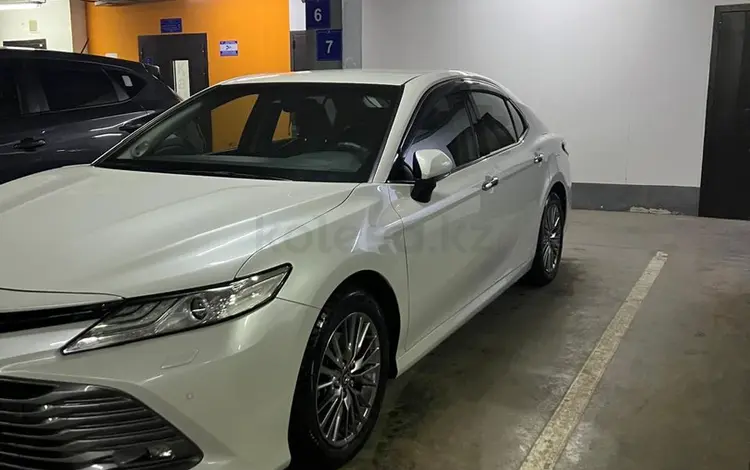 Toyota Camry 2018 года за 14 200 000 тг. в Астана