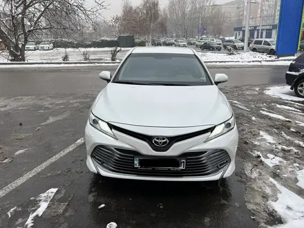 Toyota Camry 2019 года за 17 500 000 тг. в Алматы – фото 3