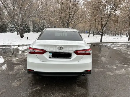 Toyota Camry 2019 года за 17 500 000 тг. в Алматы – фото 4