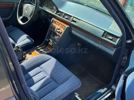 Mercedes-Benz E 230 1992 года за 1 600 000 тг. в Алматы