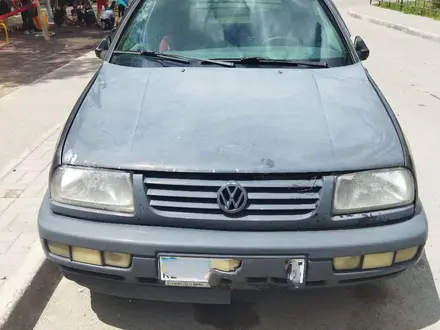 Volkswagen Vento 1993 года за 600 000 тг. в Алматы – фото 2