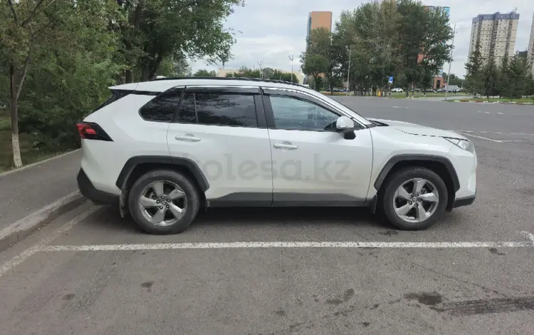 Toyota RAV4 2020 года за 18 000 000 тг. в Астана