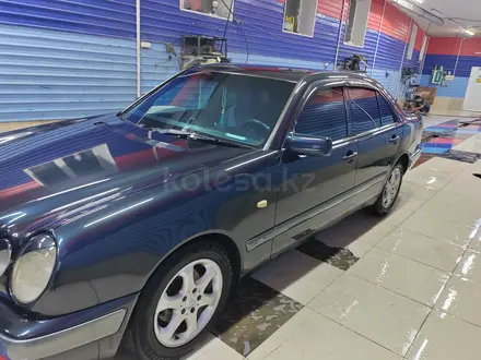 Mercedes-Benz E 230 1996 года за 3 500 000 тг. в Тараз – фото 2