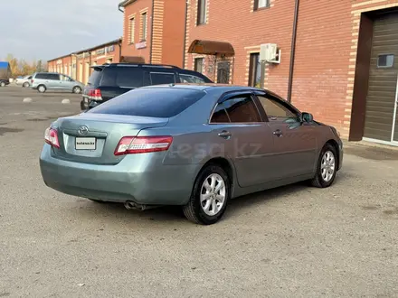 Toyota Camry 2011 года за 3 500 000 тг. в Уральск – фото 3