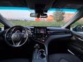 Toyota Camry 2021 годаүшін13 300 000 тг. в Уральск – фото 9
