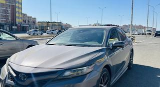 Toyota Camry 2021 года за 13 900 000 тг. в Актобе