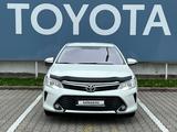 Toyota Camry 2016 года за 10 530 000 тг. в Алматы – фото 2