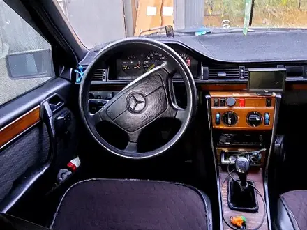 Mercedes-Benz E 220 1991 года за 2 000 000 тг. в Кокшетау – фото 4