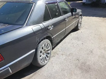 Mercedes-Benz E 220 1993 года за 1 500 000 тг. в Петропавловск – фото 4