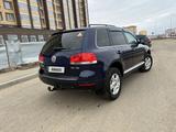 Volkswagen Touareg 2006 года за 5 300 000 тг. в Уральск – фото 5