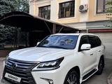 Lexus LX 570 2016 годаүшін38 300 000 тг. в Тараз