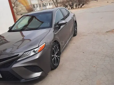 Toyota Camry 2019 года за 14 000 000 тг. в Актау – фото 2