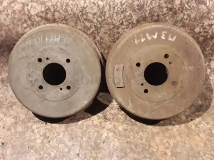 Барабаны тормозные задние на Nissan Prarie PRO, v2.4, KA24 (1991 год) б у; за 4 500 тг. в Караганда
