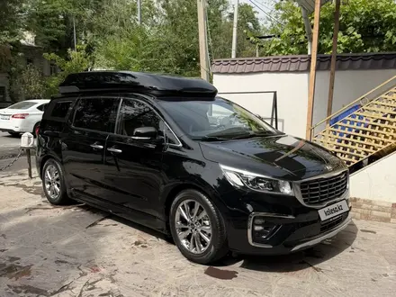 Kia Carnival 2017 года за 12 800 000 тг. в Шымкент – фото 11