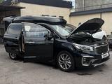 Kia Carnival 2017 года за 12 800 000 тг. в Шымкент