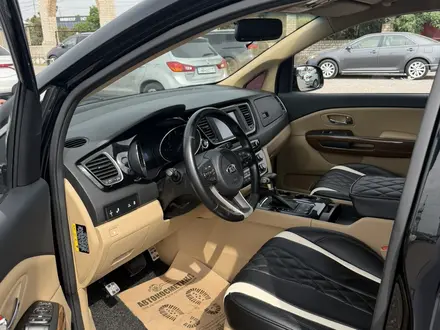 Kia Carnival 2017 года за 12 800 000 тг. в Шымкент – фото 9