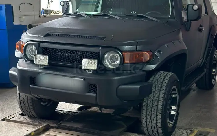 Toyota FJ Cruiser 2007 годаүшін11 000 000 тг. в Алматы