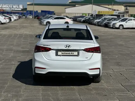 Hyundai Accent 2019 года за 7 300 000 тг. в Атырау – фото 4
