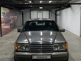 Mercedes-Benz E 200 1994 годаүшін4 500 000 тг. в Астана – фото 3