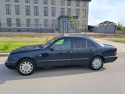 Mercedes-Benz E 230 1995 года за 1 800 000 тг. в Шымкент – фото 4