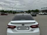 Toyota Camry 2019 года за 13 300 000 тг. в Алматы – фото 2