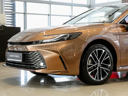 Toyota Camry Luxe 2026 года за 24 190 000 тг. в Уральск – фото 4