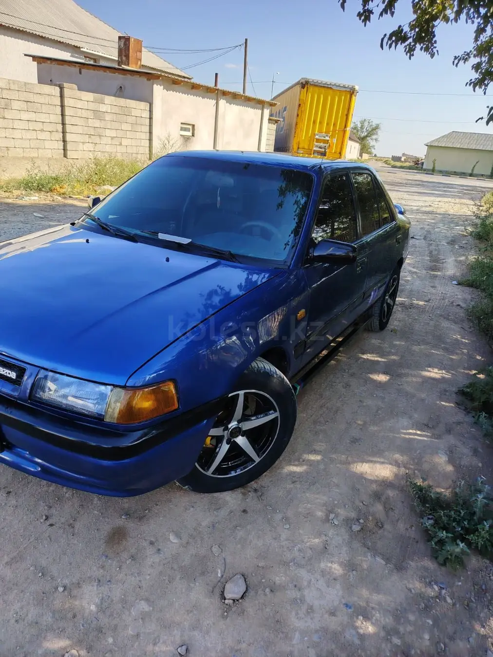 Mazda 323, 1990