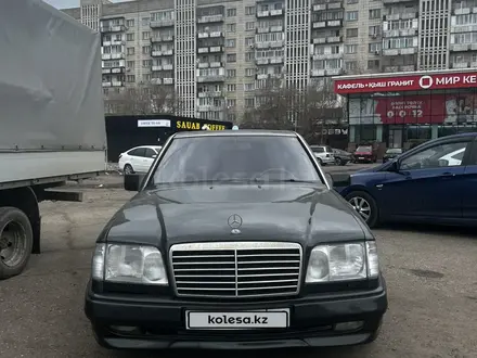 Mercedes-Benz E 320 1993 года за 2 300 000 тг. в Караганда – фото 9