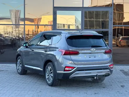 Hyundai Santa Fe 2019 года за 15 750 000 тг. в Уральск – фото 4