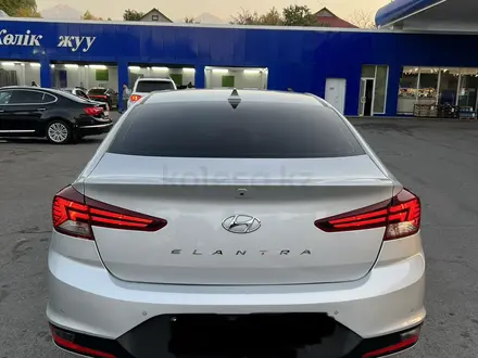 Hyundai Elantra 2019 года за 8 200 000 тг. в Алматы – фото 3