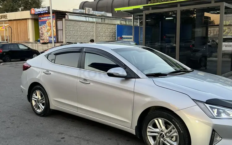 Hyundai Elantra 2019 годаfor8 200 000 тг. в Алматы