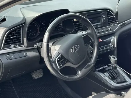 Hyundai Elantra 2018 года за 7 200 000 тг. в Атырау – фото 21