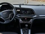 Hyundai Elantra 2018 года за 8 200 000 тг. в Атырау – фото 5