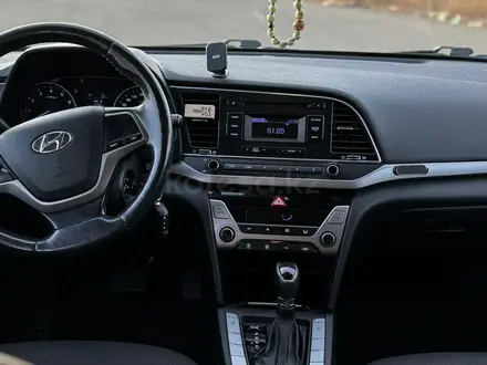 Hyundai Elantra 2018 года за 7 200 000 тг. в Атырау – фото 5