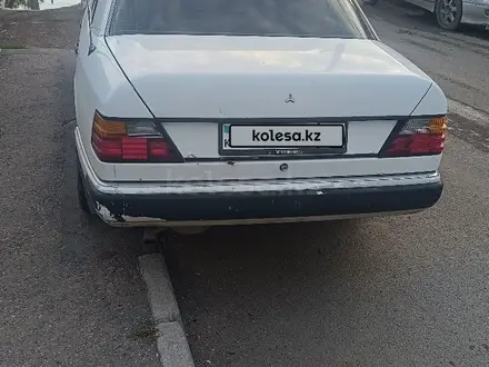 Mercedes-Benz E 200 1992 года за 800 000 тг. в Астана