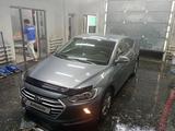 Hyundai Elantra 2018 года за 8 350 000 тг. в Актобе – фото 3