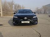 Toyota Camry 2020 года за 13 000 000 тг. в Усть-Каменогорск – фото 2