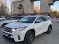 Toyota Highlander 2017 года за 12 000 000 тг. в Атырау – фото 2