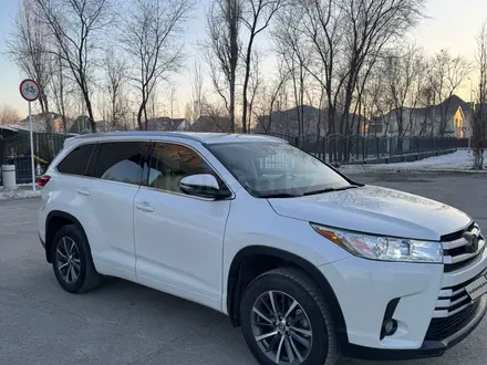 Toyota Highlander 2017 года за 12 000 000 тг. в Атырау – фото 3