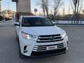 Toyota Highlander 2017 года за 12 000 000 тг. в Атырау
