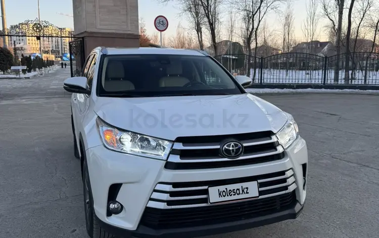 Toyota Highlander 2017 года за 12 000 000 тг. в Атырау