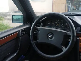 Mercedes-Benz E 230