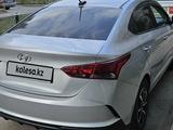 Hyundai Accent 2021 года за 8 300 000 тг. в Актобе – фото 3