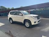 Toyota Land Cruiser Prado 2013 года за 15 900 000 тг. в Актобе – фото 5
