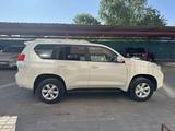 Toyota Land Cruiser Prado 2013 года за 15 900 000 тг. в Актобе – фото 2