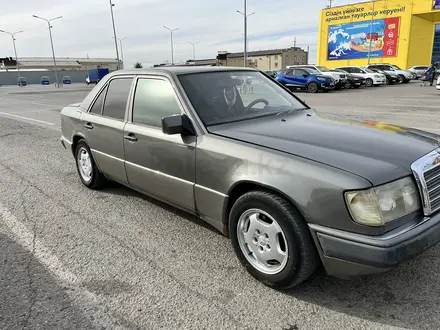 Mercedes-Benz E 230 1991 года за 1 300 000 тг. в Актобе – фото 3