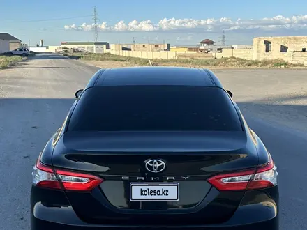 Toyota Camry 2018 года за 7 500 000 тг. в Актау – фото 4